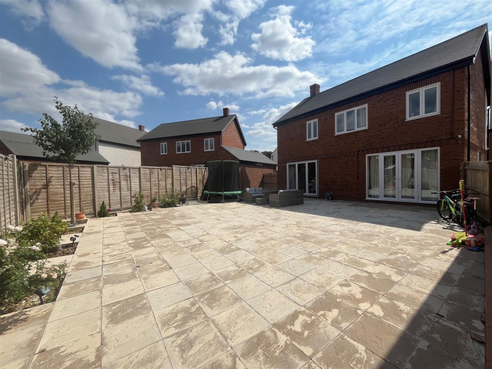 Images for Peacock Avenue, Basingstoke