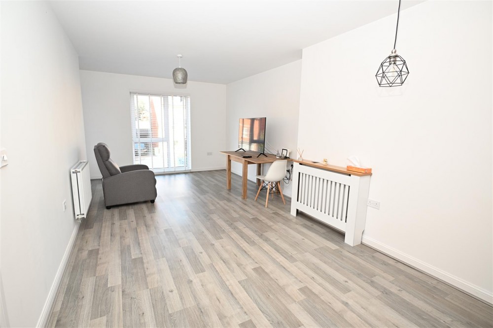 Images for 2 Robertson Way, Basingstoke