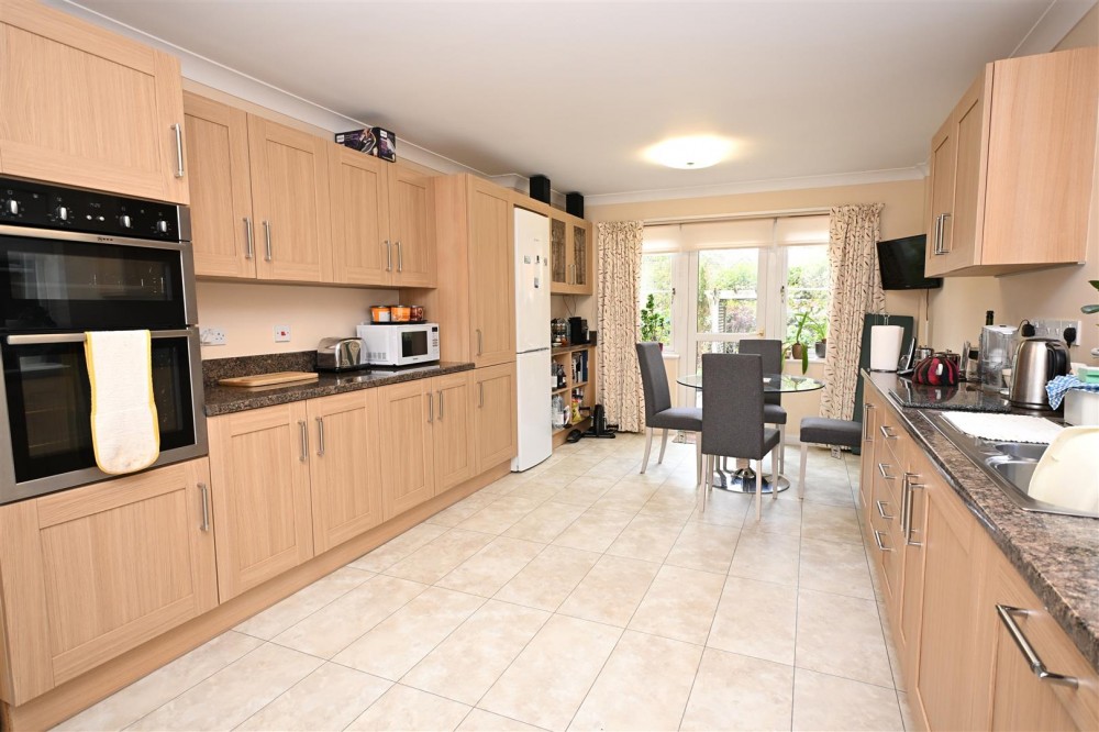 Images for Maynards Wood, Chineham, Basingstoke