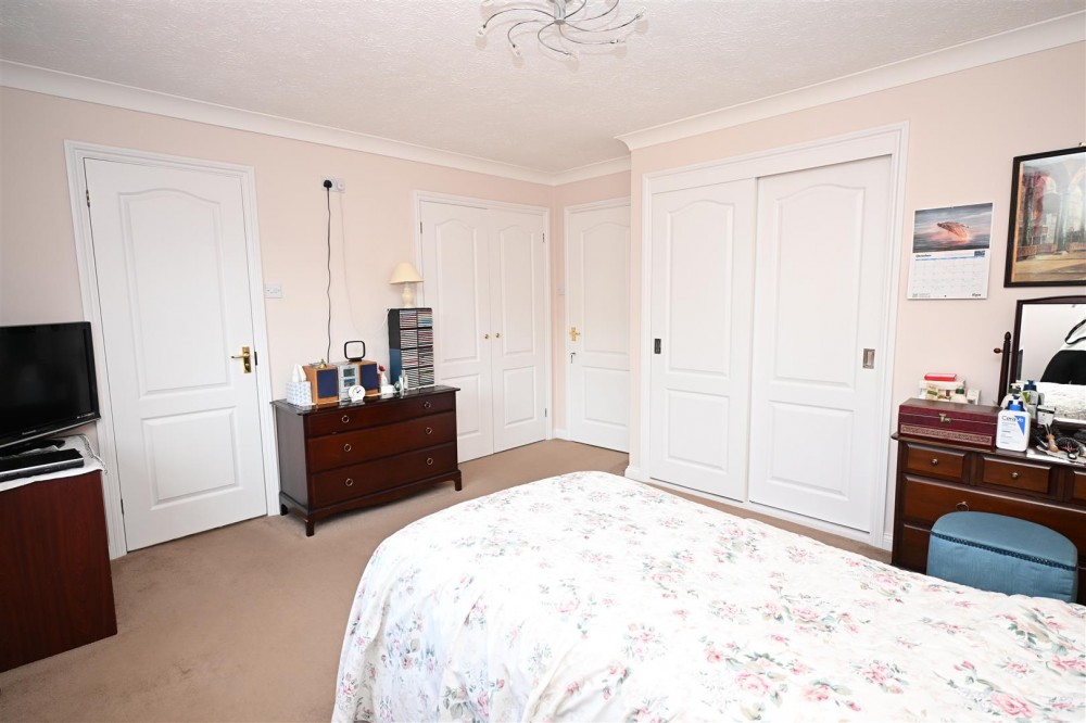 Images for Maynards Wood, Chineham, Basingstoke