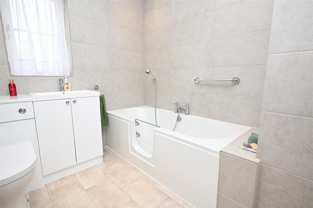 Images for Maynards Wood, Chineham, Basingstoke