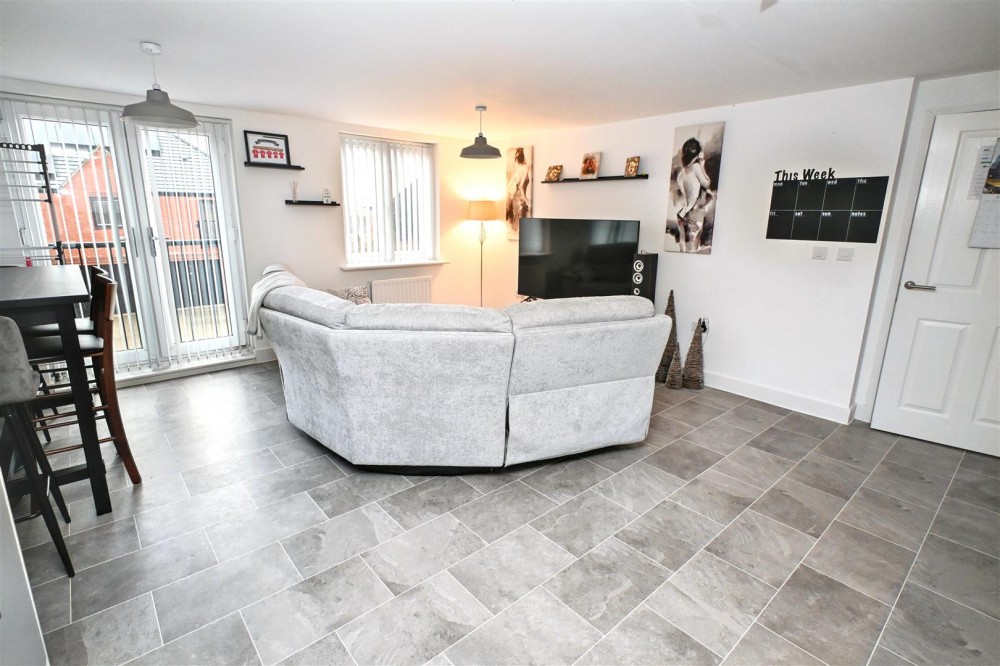 Images for Treetop Avenue, Basingstoke