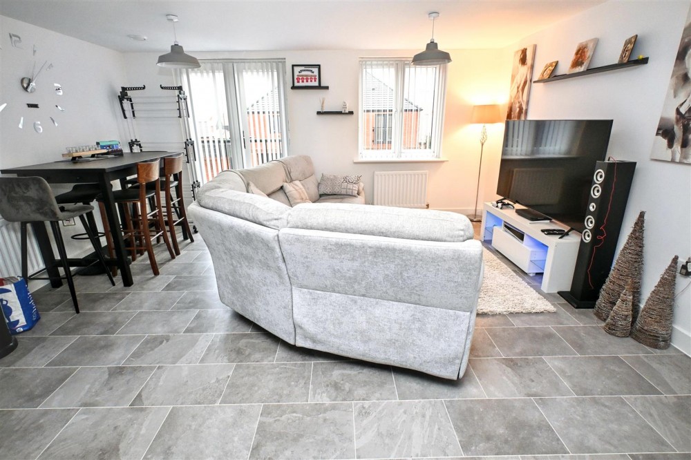 Images for Treetop Avenue, Basingstoke