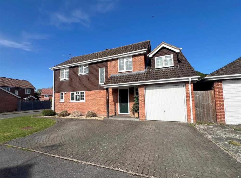 Images for Martins Wood, Chineham, Basingstoke