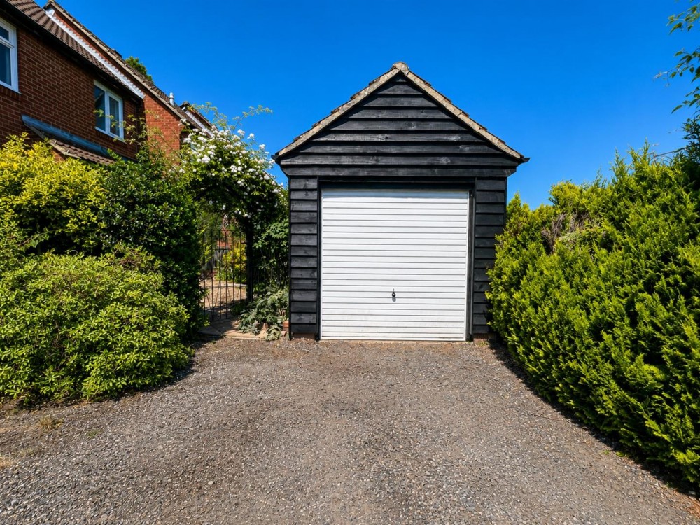 Images for Clover Field, Lychpit, Basingstoke